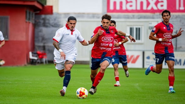 Empat (1-1) entre el Terrassa FC i la UE Olot a l'Estadi Municipal