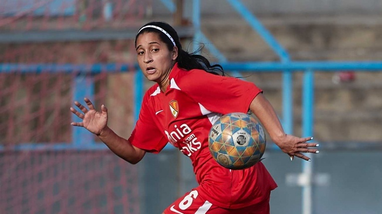 El Terrassa FC femen&iacute; rep el Viladecans ja com a l&iacute;der de grup matem&agrave;tic