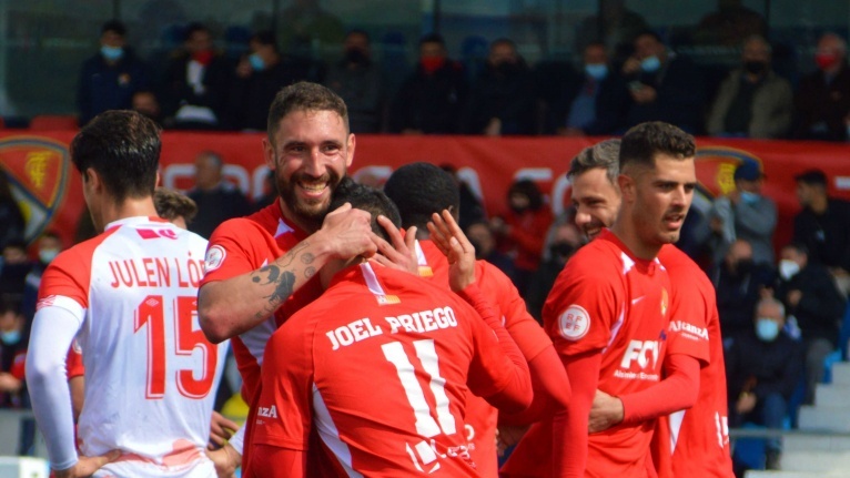 Balan&ccedil; de r&egrave;cord de les seccions s&egrave;nior del Terrassa FC: dos t&iacute;tols, dos ascensos, 108 triomfs, 630 gols i 358 punts