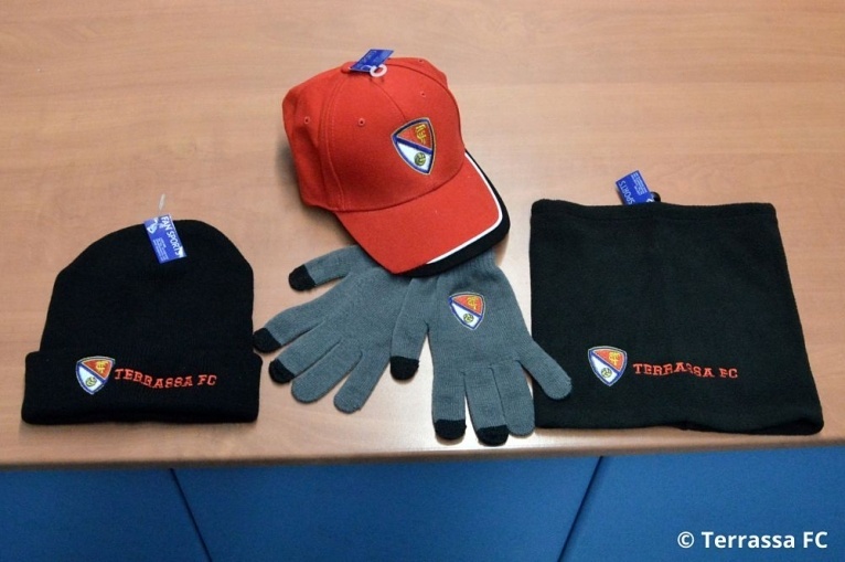 El Terrassa FC treu a la venda nous productes de marxandatge d&#039;hivern