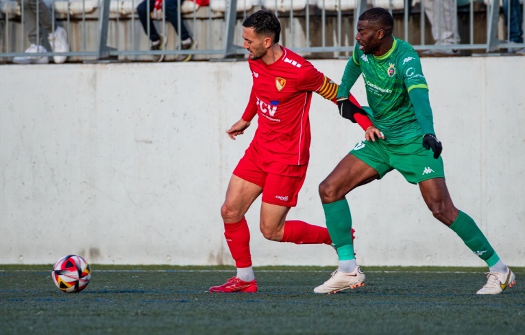 Derrota (2-0) del Terrassa FC en el seu desplaçament a Cerdanyola del Vallès