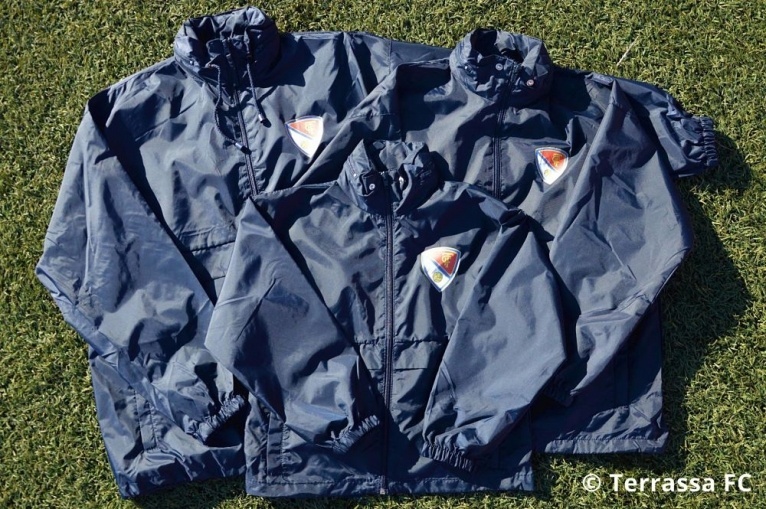 El club posa a la venda l&#039;impermeable del Terrassa FC