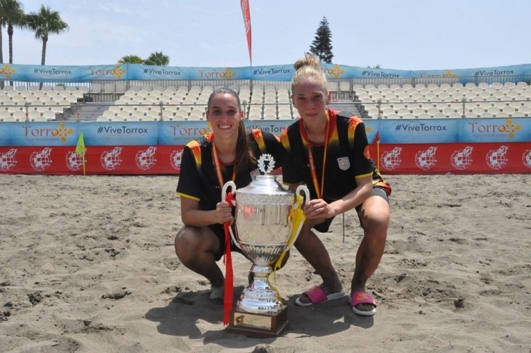 Les terrassistes Laura Chamizo i Joana Vega, subcampiones d&rsquo;Espanya de futbol platja