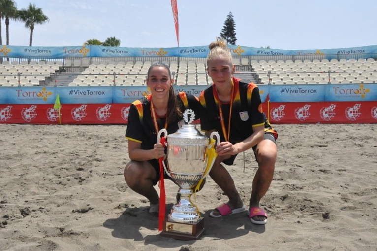 Les terrassistes Laura Chamizo i Joana Vega, subcampiones d’Espanya de futbol platja