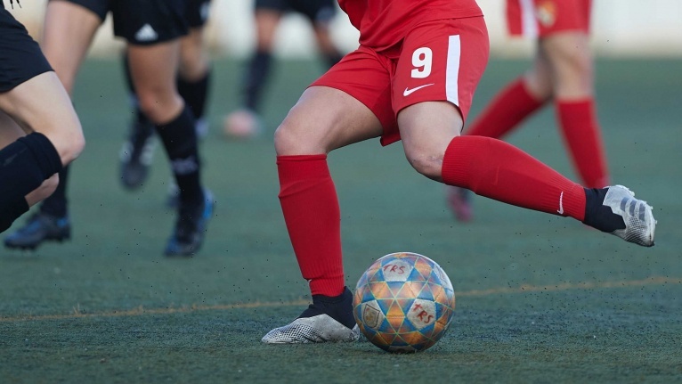 El Terrassa FC B femení es juga mig títol a Vic