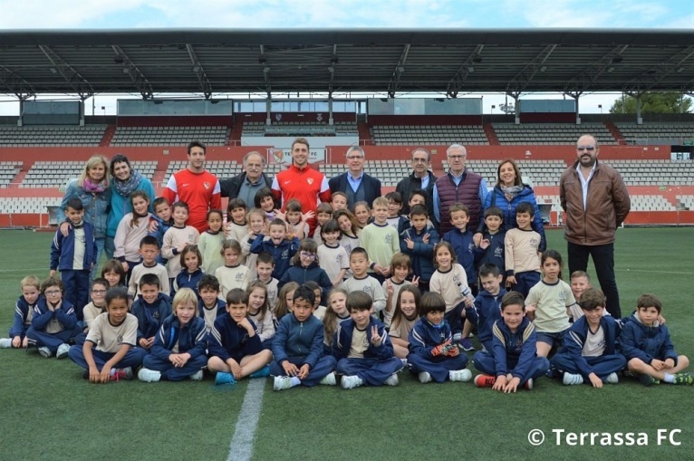 Els alumnes de 1r de primària del Col·legi Sagrat Cor de Jesús de Terrassa visiten l’Estadi del Terrassa FC