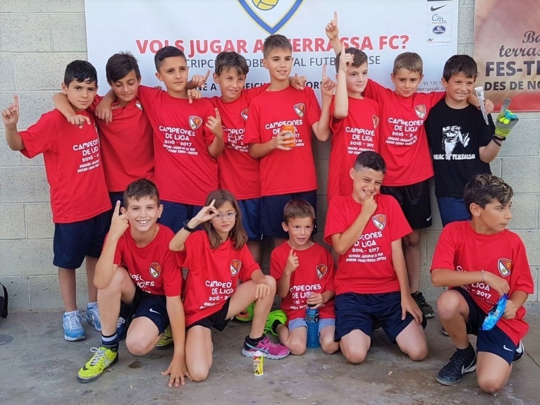 L’Aleví G del Terrassa FC goleja i ja és campió de lliga i equip de Segona