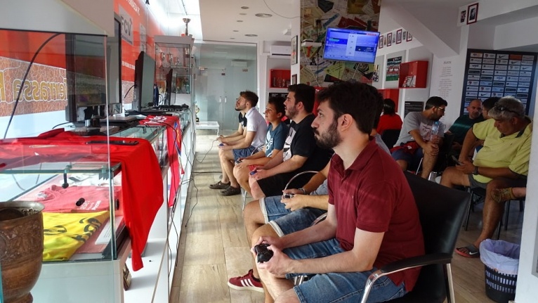 El terrassista Víctor Álvarez guanya el torneig FIFA19 del eSports del Terrassa FC