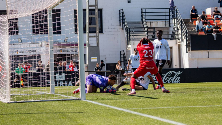 Derrota del Terrassa FC davant el Valencia Mestalla (5-1) en la seva visita a l'Estadi Antonio Puchades