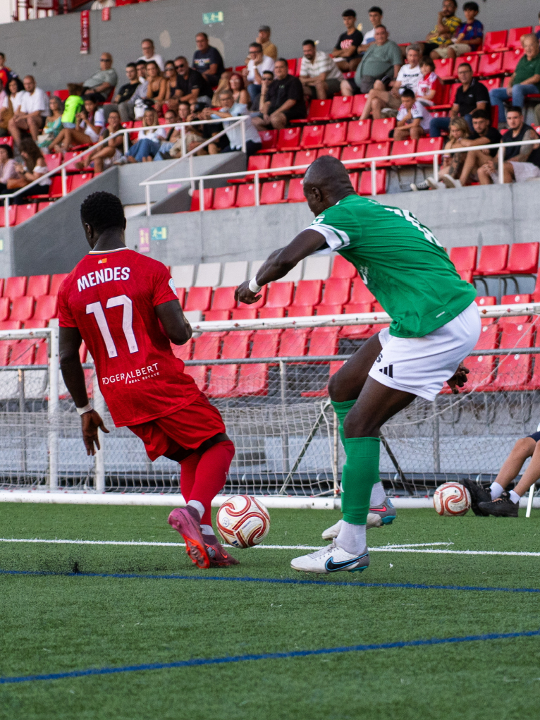 Repartiment de punts en un partit sense gols (0-0) en l&rsquo;estrena del Terrassa FC a l&rsquo;Estadi Ol&iacute;mpic davant la UD Barbastro